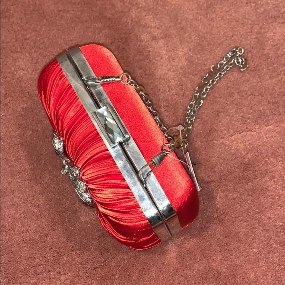 Fancy red clutch - Picture 2 of 4